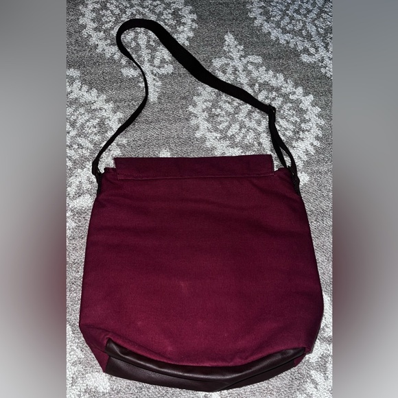 Hard Rock burgundy satchel/Messenger bag✨ - Picture 5 of 17